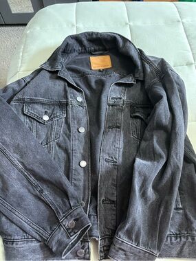 Denim Forum Men's Washed Black Denim Trucker Jacket